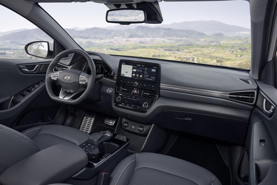 Торпедо Hyundai IONIQ electric (AE) 2019 года  (WW) (фото 15 из 44)